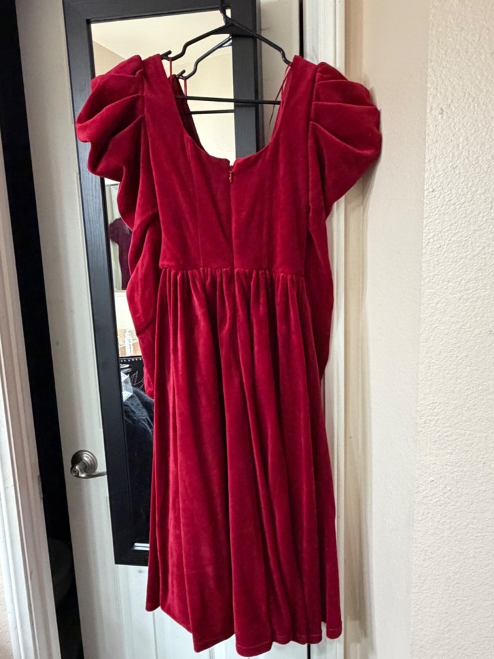 La Femme En Noir Haunted Beauty Victorian Dress in Crimson Size XS - Picture 2 of 3